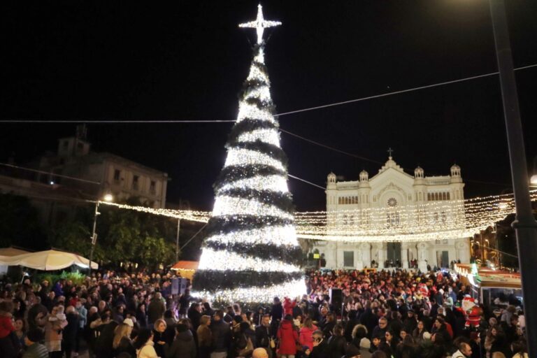 accensione albero natale reggio 2023