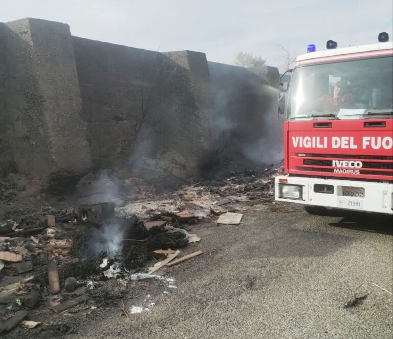 incendio rifiuti mortara