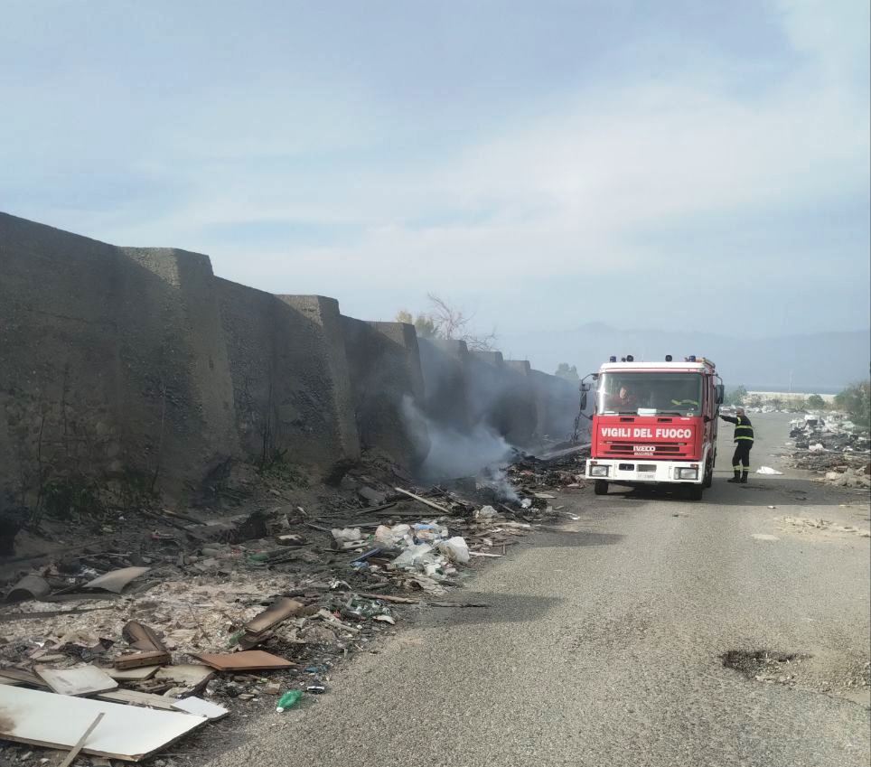 incendio rifiuti mortara