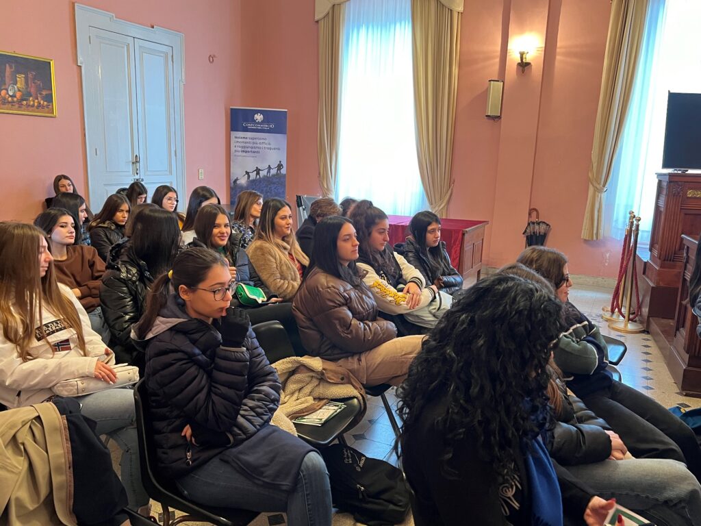 Scrittrice Colace e studenti Palmi