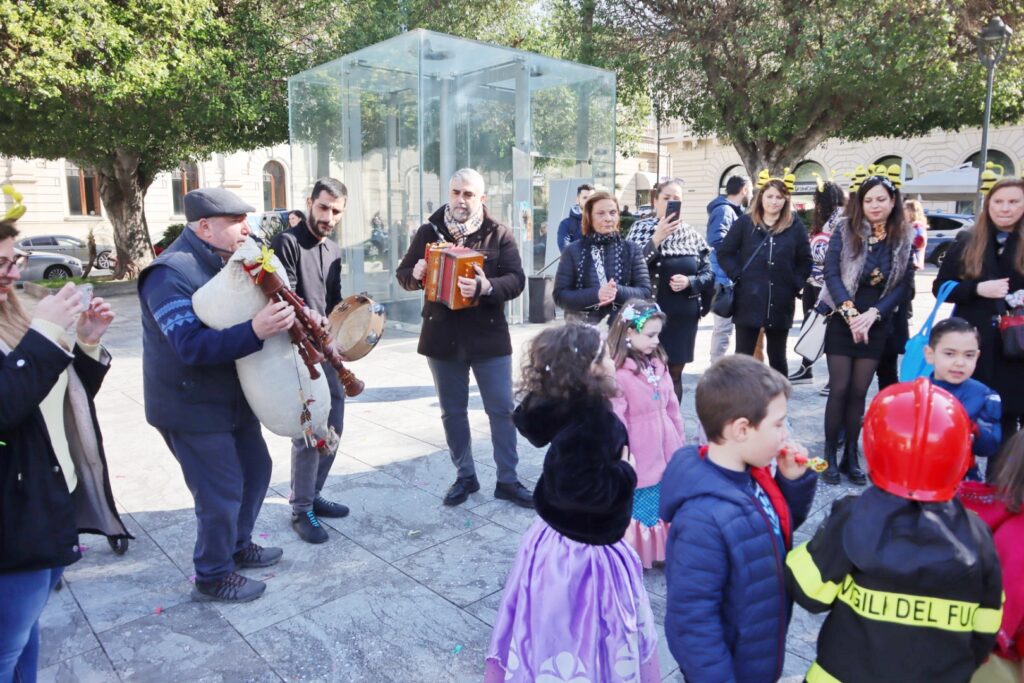 Carnevale bambini da Duomo a Piazza Italia