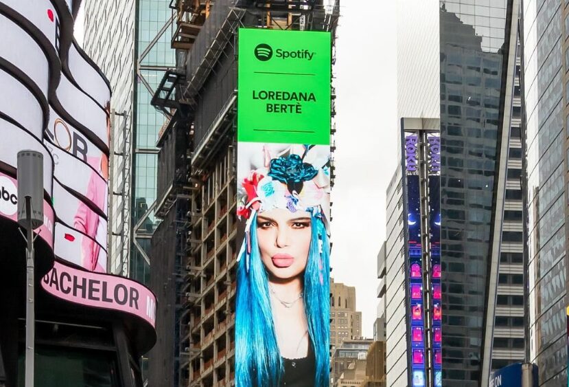 Gigantografia Loredana Berté a Times Square, New York