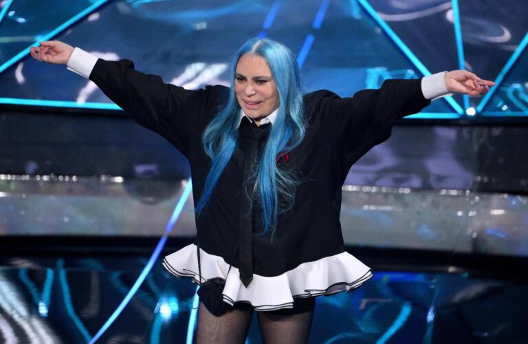 Loredana Berté a Sanremo 2024 canta il brano Pazza