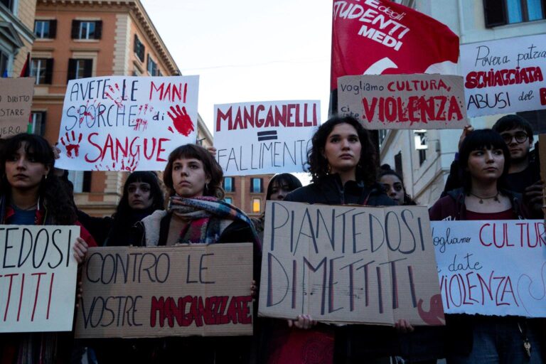 Manifestazione Roma dopo cariche Polizia a cortei pro Palestina