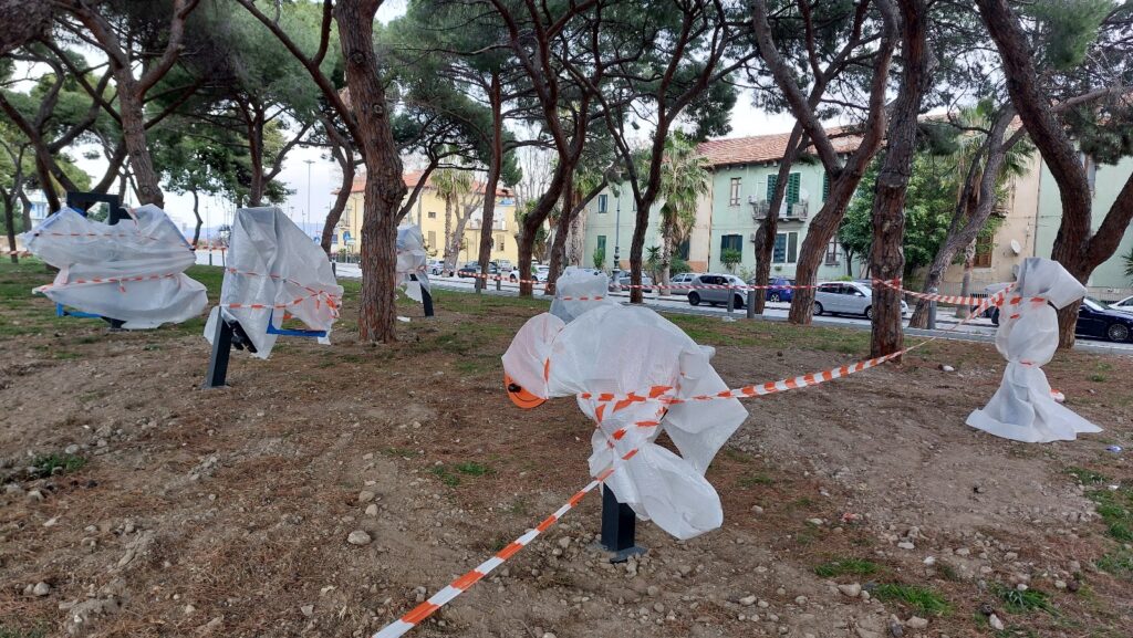 attrezzi palestra all'aperto pineta zerbi