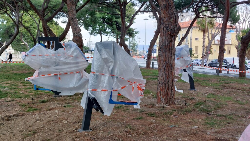 attrezzi palestra all'aperto pineta zerbi