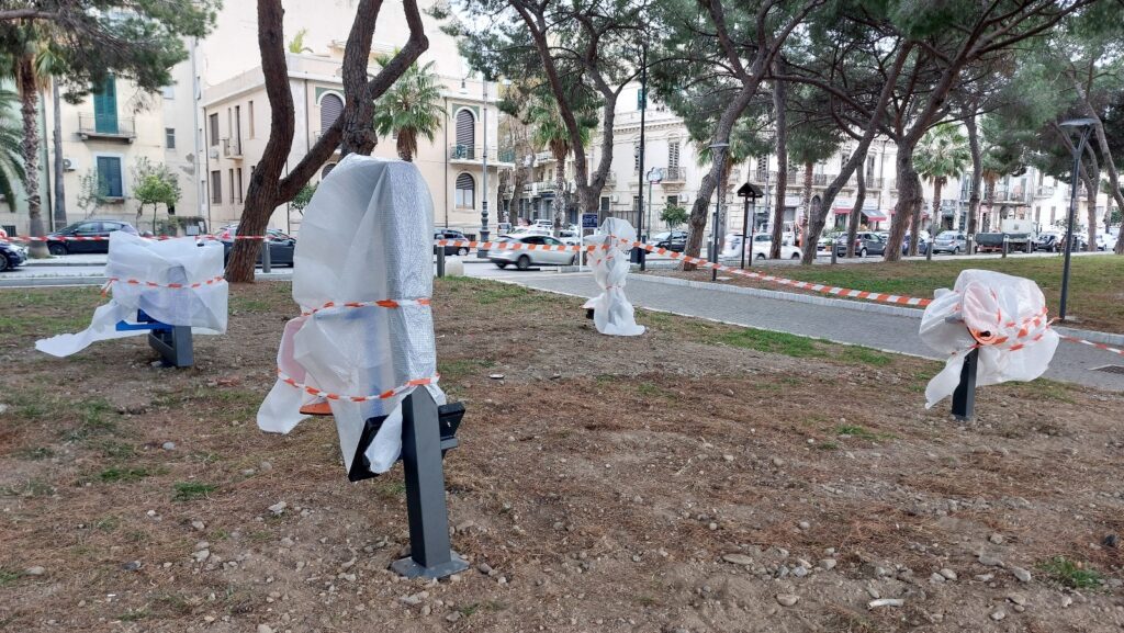 attrezzi palestra all'aperto pineta zerbi