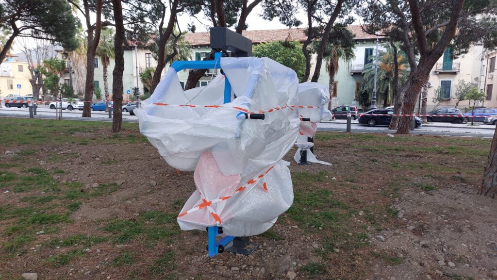 attrezzi palestra all'aperto pineta zerbi