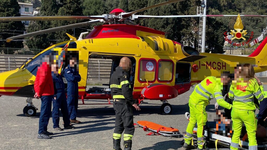 giovane si lancia con il parapendio messina vigili del fuoco