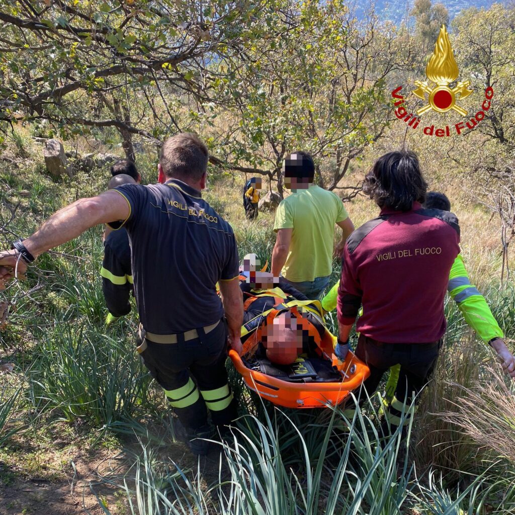 giovane si lancia con il parapendio messina vigili del fuoco