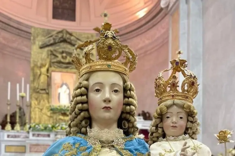 Chiesa chiusa per furto dal parroco, statua della Madonna decapitata per  rubare gli orecchini