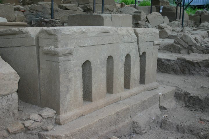 Abakainon necropoli particolare di una sepoltura monumentale (1)
