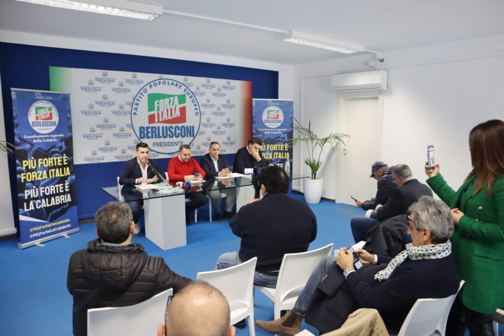 Conferenza forza italia reggio