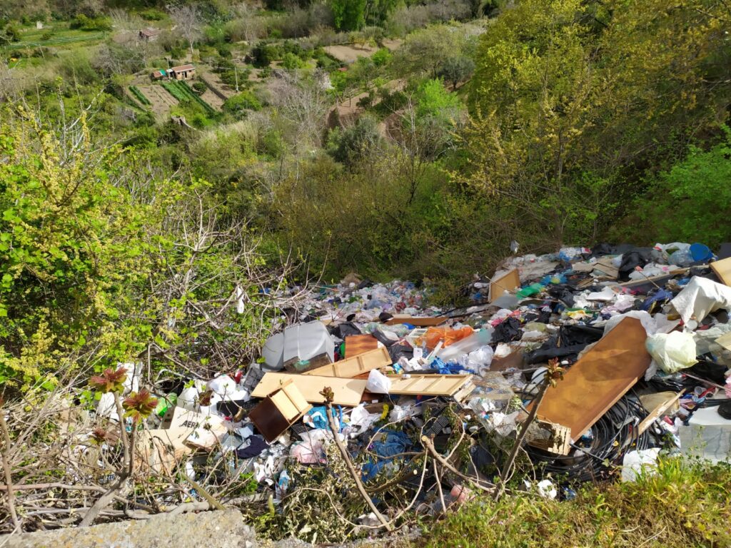 Abbandono rifiuti Tratto Cannavo Sala