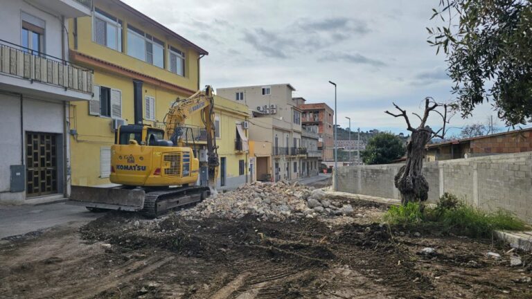 San Sperato demolizione vecchia cabina Enel