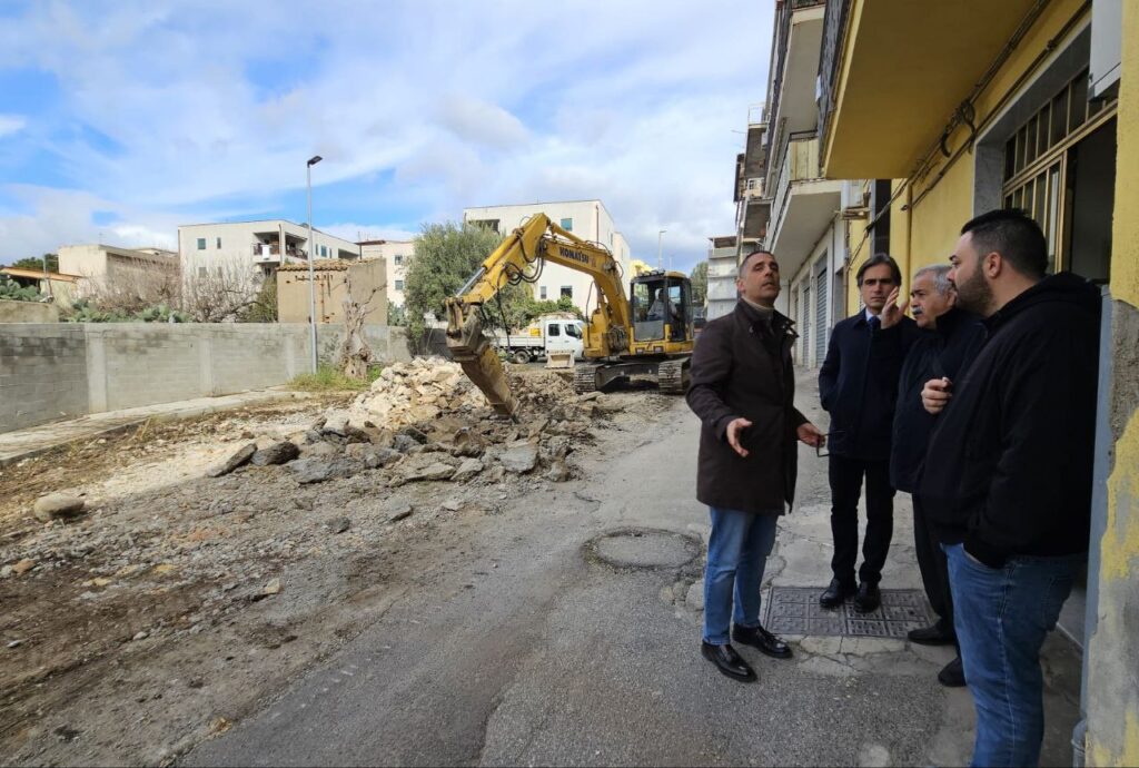 San Sperato demolizione vecchia cabina Enel