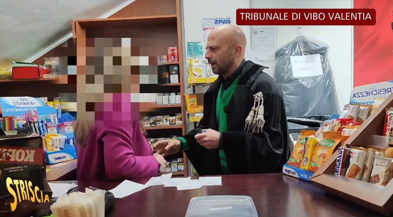 Striscia la notizia al Tribunale di Vibo Valentia