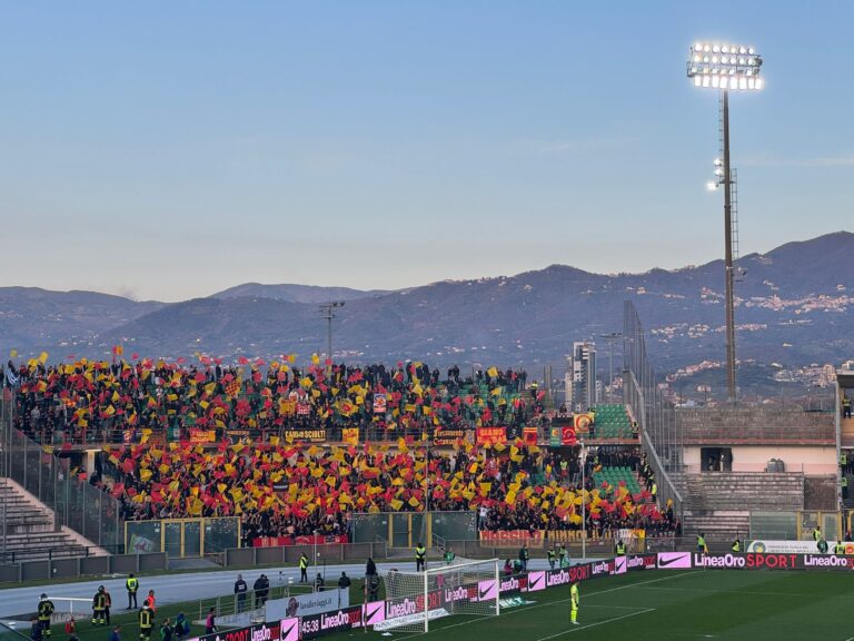 Tifosi Catanzaro a Cosenza coreografia