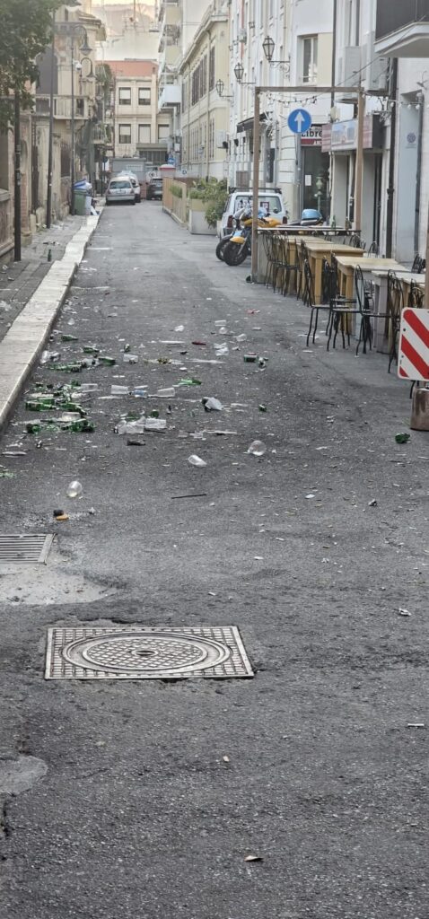 bottiglie rotte per strada reggio calabria