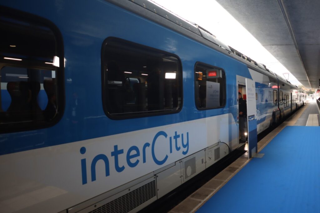 foto treno intercity ibrido reggio calabria