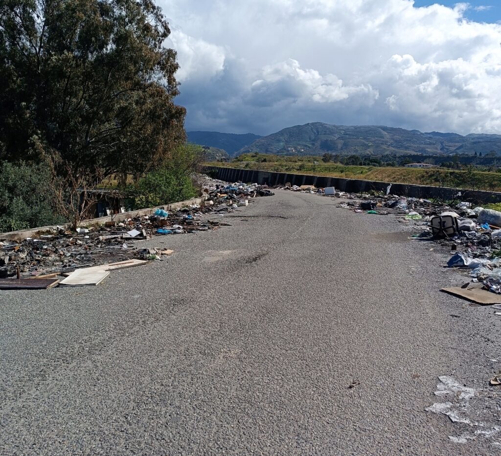 incendio rifiuti mercati san gregorio