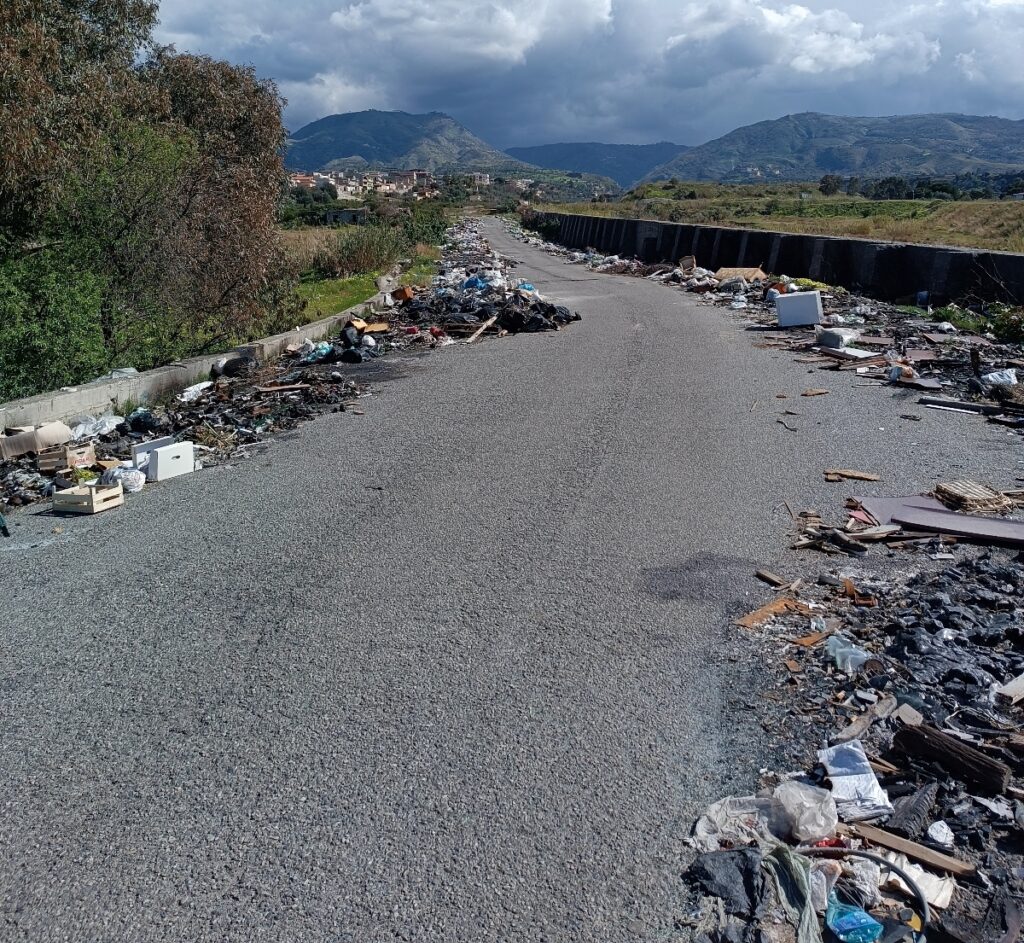 incendio rifiuti mercati san gregorio