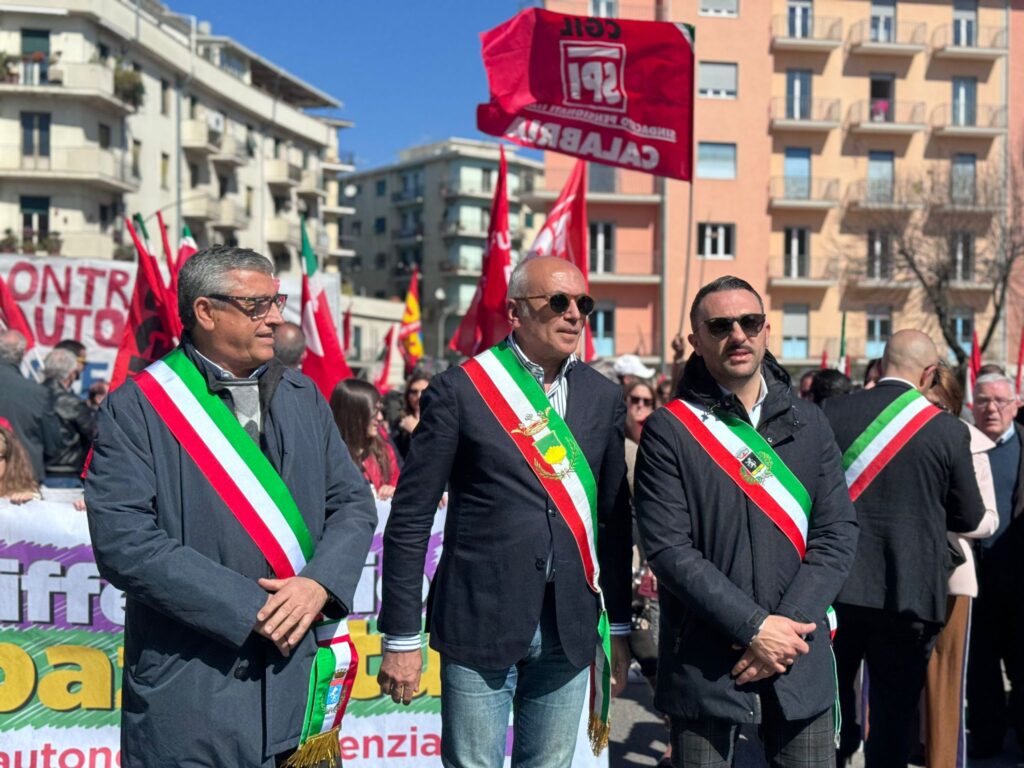 manifestazione autonomia cosenza