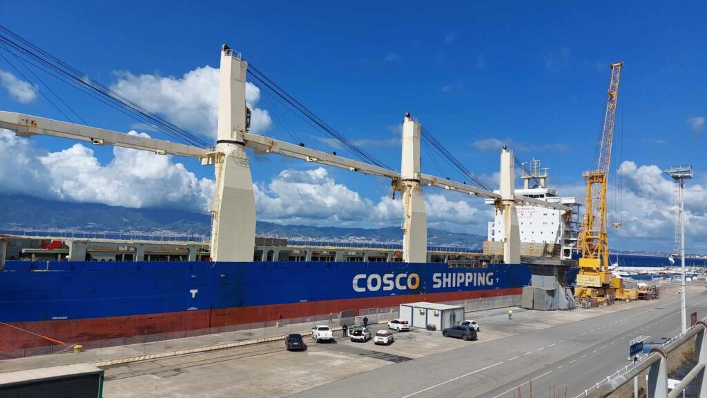 nave cinese tian en porto reggio calabria