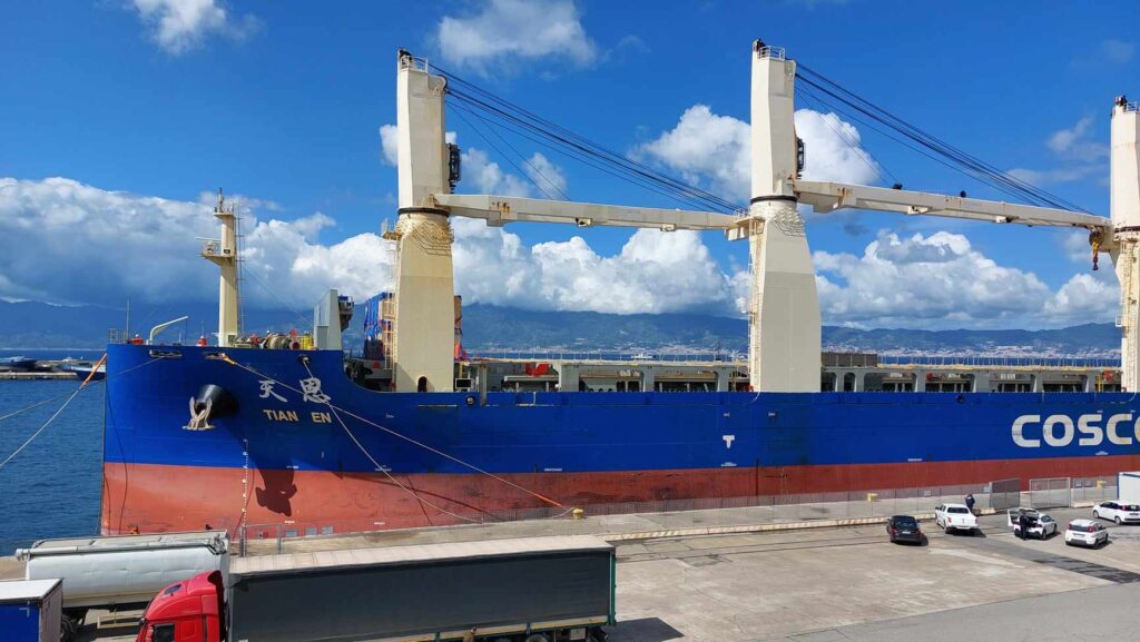 nave cinese tian en porto reggio calabria