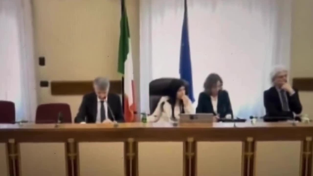 orgasmo in seduta di commissione antimafia