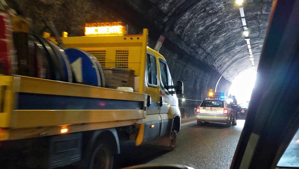 polizia stradale incidente galleria