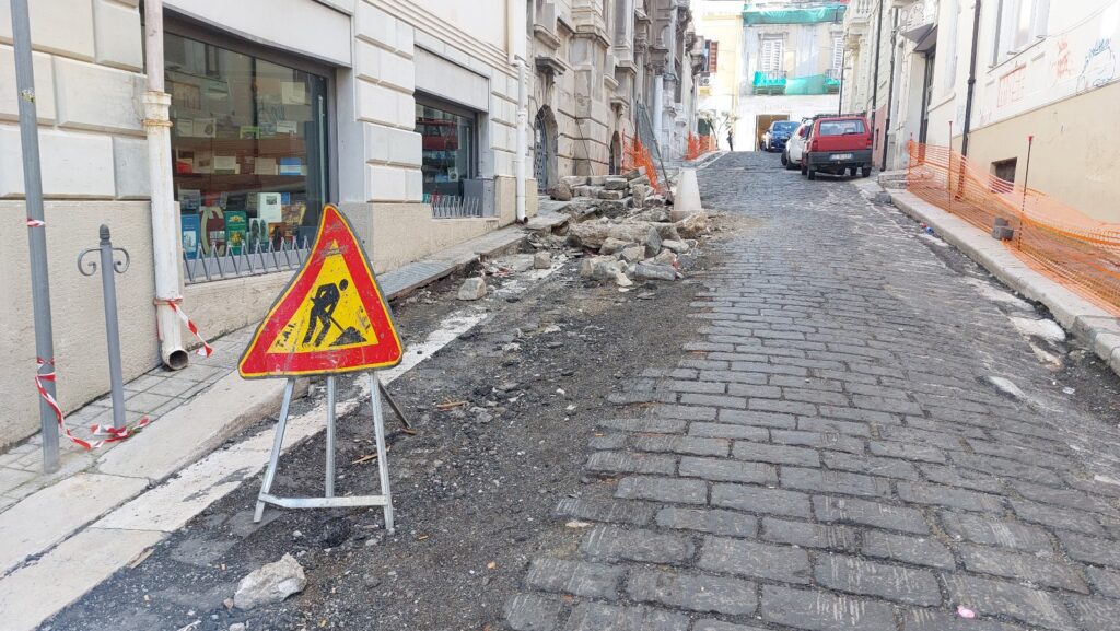 via diana cantiere fermo da 3 mesi