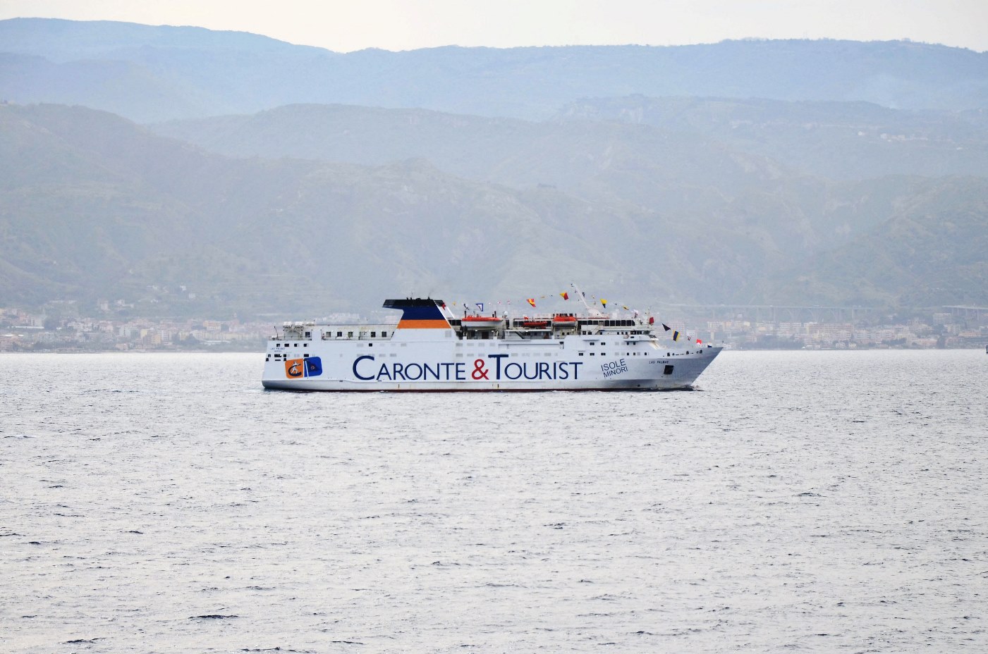 La Nuova Nave Las Palmas Di Caronte & Tourist è Arrivata In Sicilia