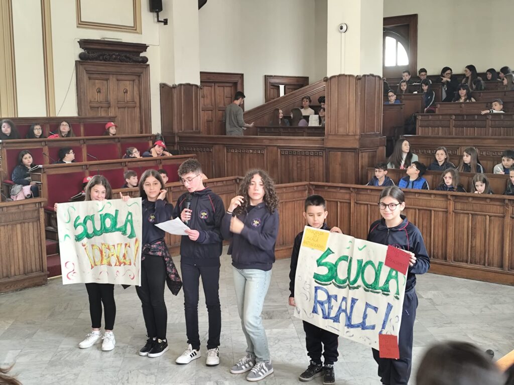 Fuori classe in movimento studenti reggini a Palazzo San Giorgio