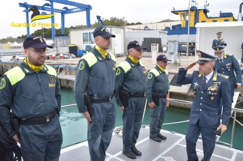 VISITA DEL COMANDANTE REGIONALE CALABRIA ALLA SEZIONE OPERATIVA NAVALE DI ROCCELLA JONICA