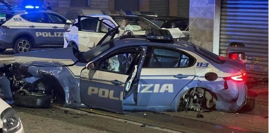auto polizia distrutta