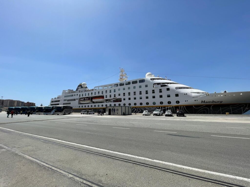 nave da crociera Hamburg porto reggio calabria