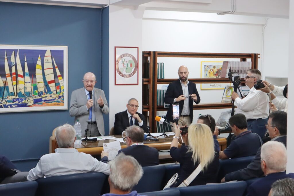 Conferenza stampa Eduardo Lamberti Castronuovo su candidatura a Sindaco