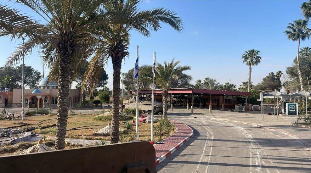 Israele a Rafah conquista valico ed evacua civili
