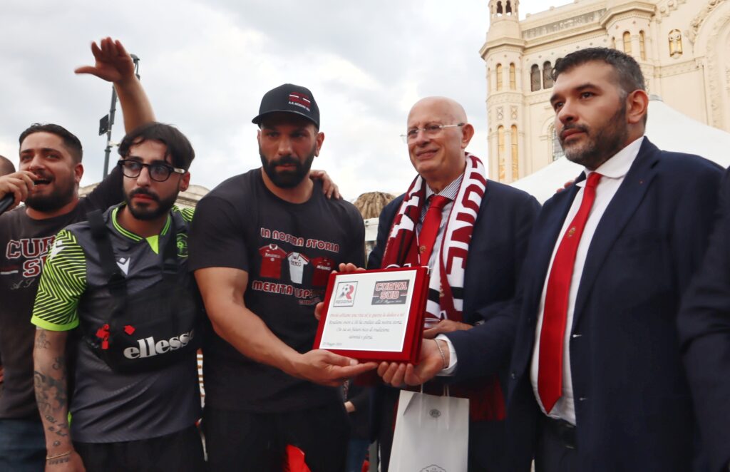 Manifestazione tifosi Reggina a Piazza Duomo