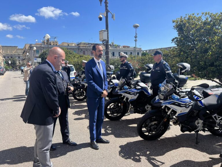 Mezzi polizia locale Messina