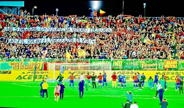 Striscione tifosi Catanzaro a Cremona