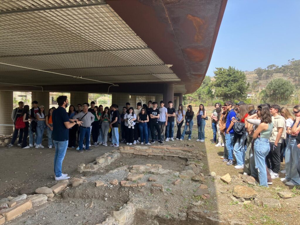 Studenti Liceo da Vinci visitano borghi Bova e Gallicianò