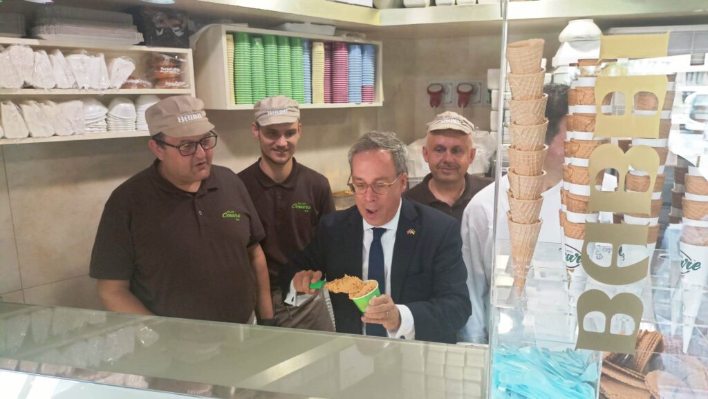 Visita ambasciatore inglese da Gelateria Cesare