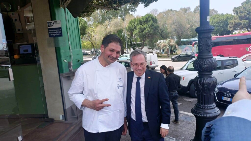 Visita ambasciatore inglese da Gelateria Cesare