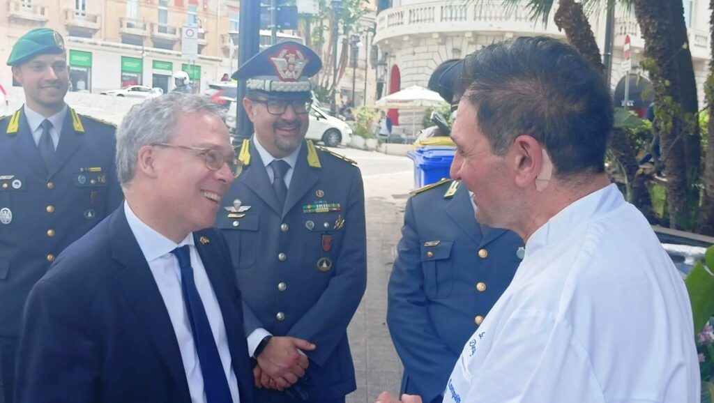 Visita ambasciatore inglese da Gelateria Cesare