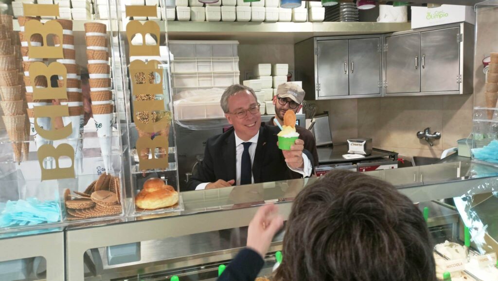 Visita ambasciatore inglese da Gelateria Cesare