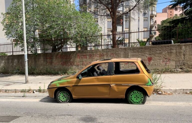 auto abbandonata ciccarello