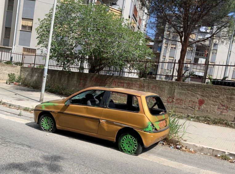 auto abbandonata ciccarello