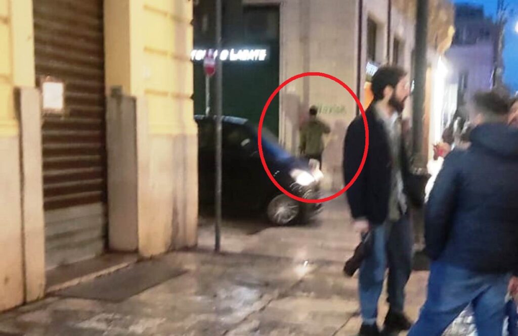 uomo imbratta i muri a reggio calabria (3)